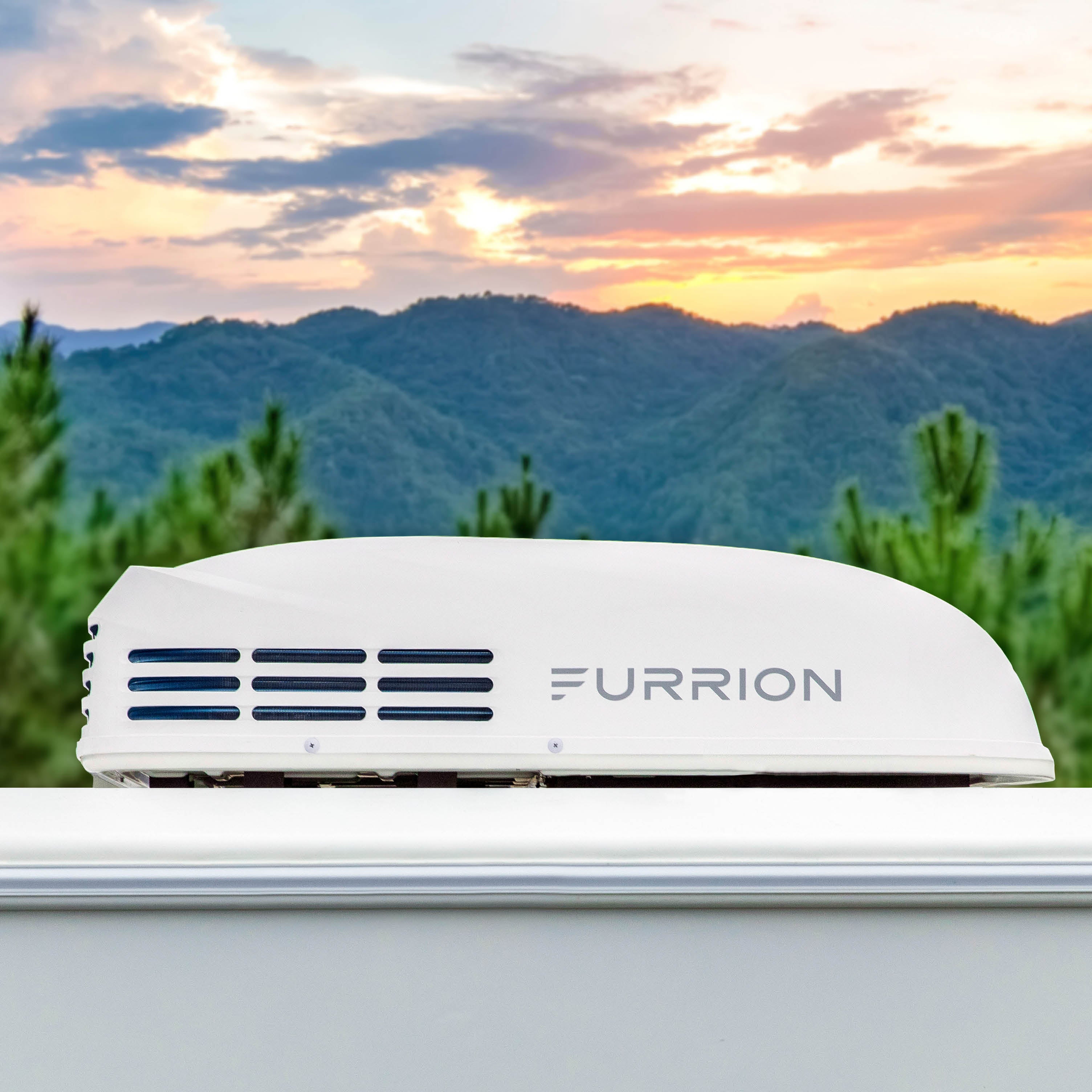 Furrion Chill® HE Low-Profile RV Rooftop Air Conditioner with Heat Pump (R32)